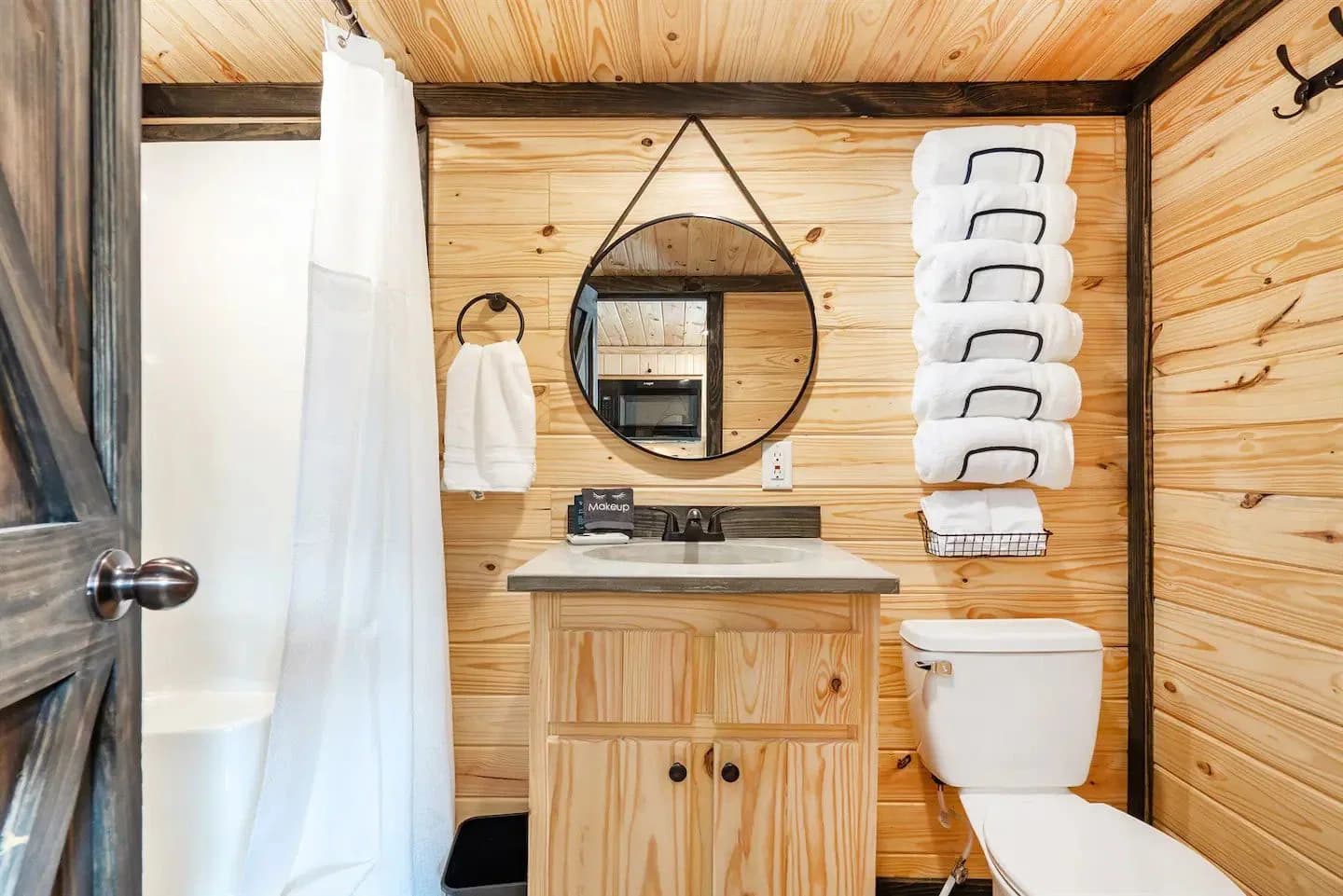 Whispering pines | 4b 100 bathroom home features