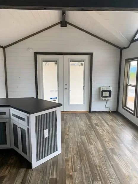 Evergreen cottage | 4b 105 interior home features