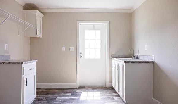 Freedom 3276518 interior home features