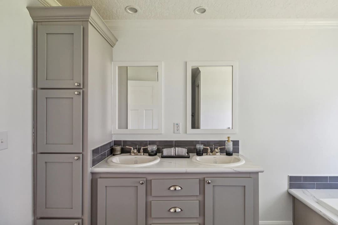 Freedom bathroom home features