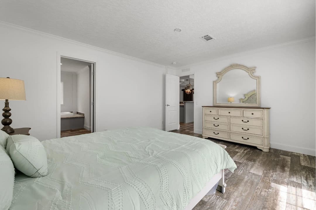 Freedom bedroom home features