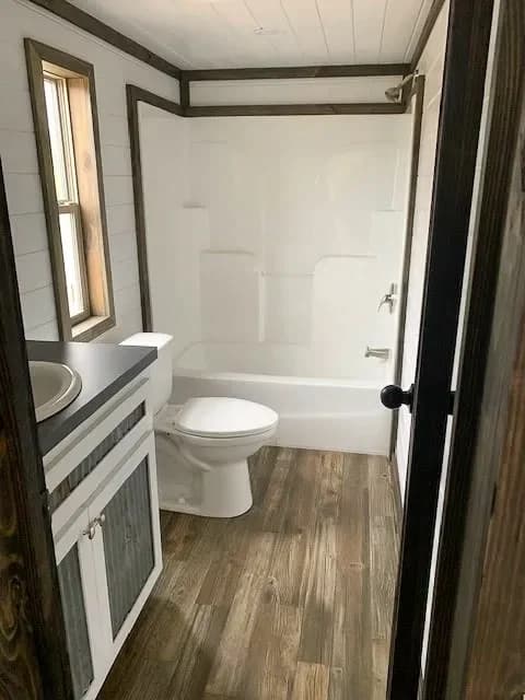 Evergreen cottage | 4b 105 bathroom home features