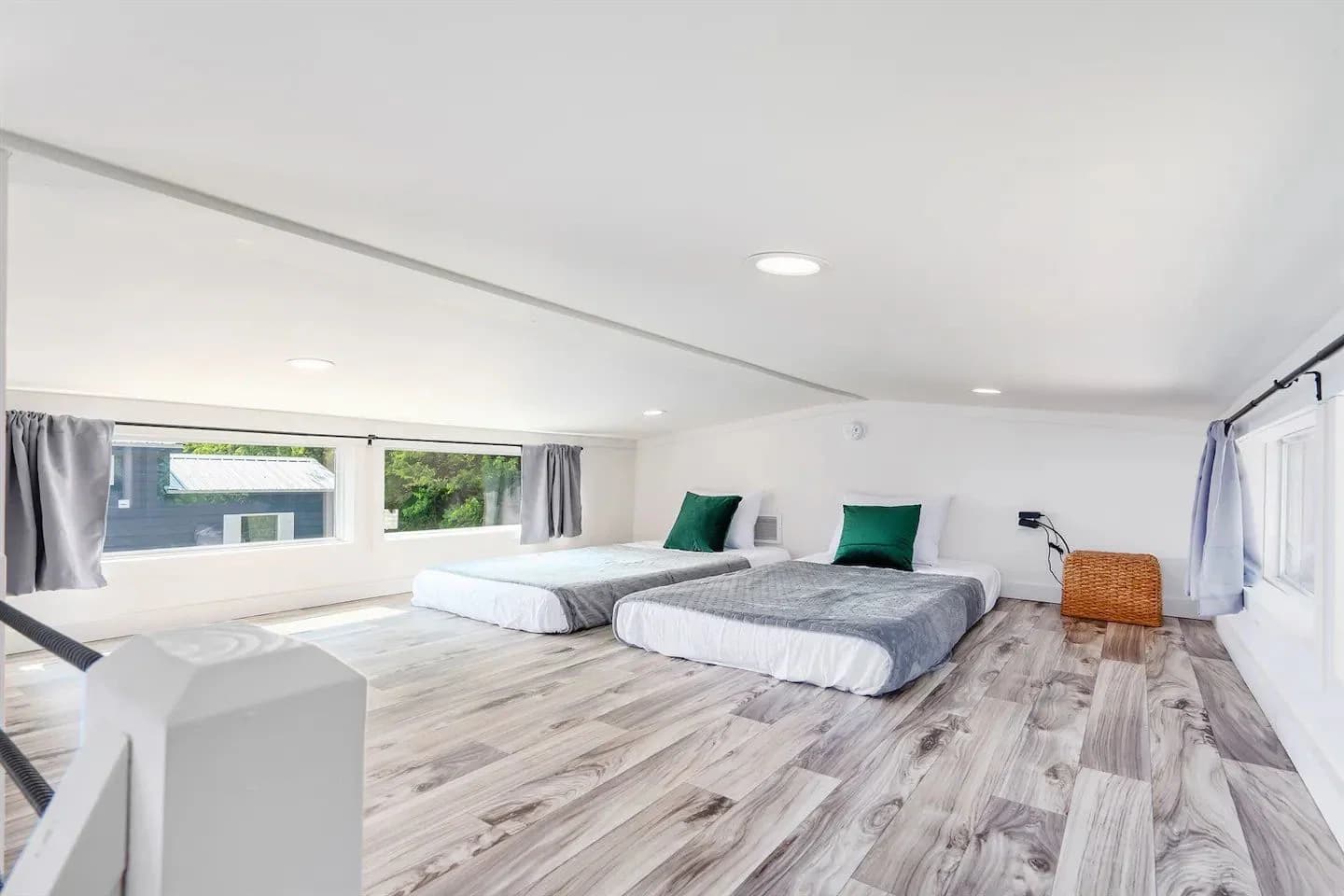 Whispering pines | 4b 100 bedroom home features