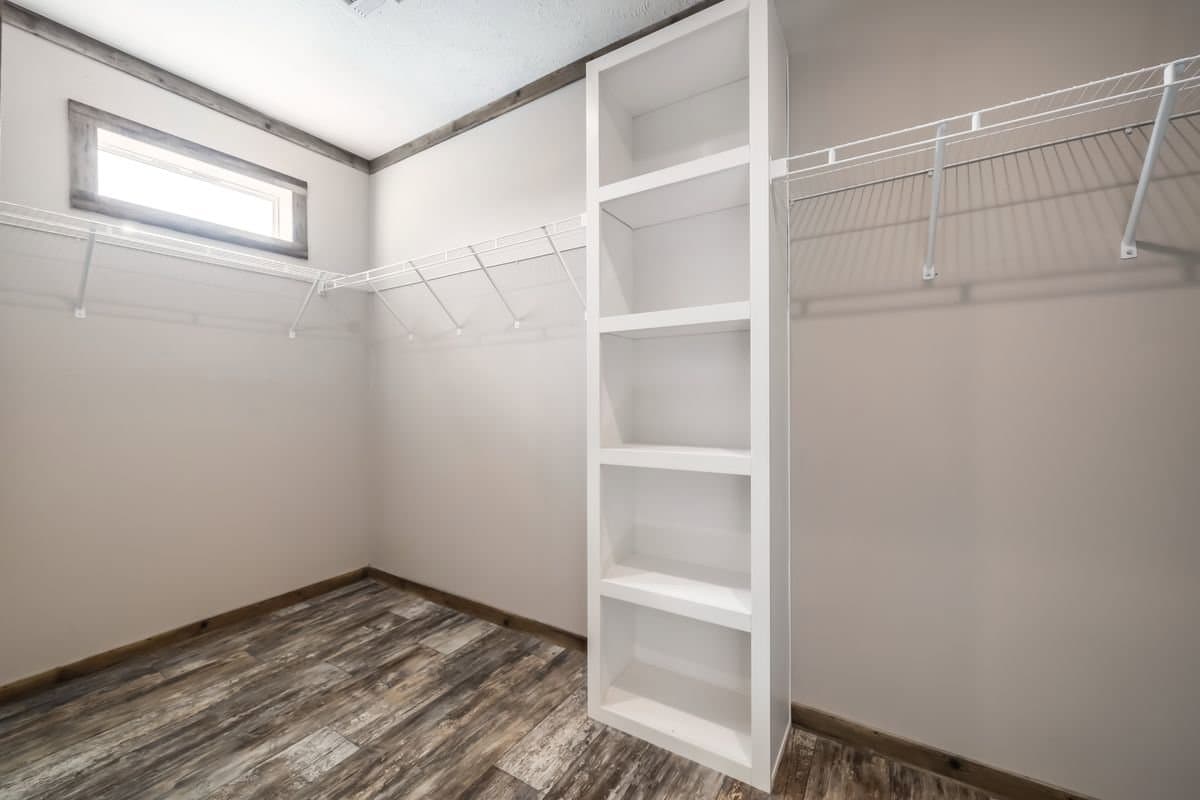 The tyra ii interior home features