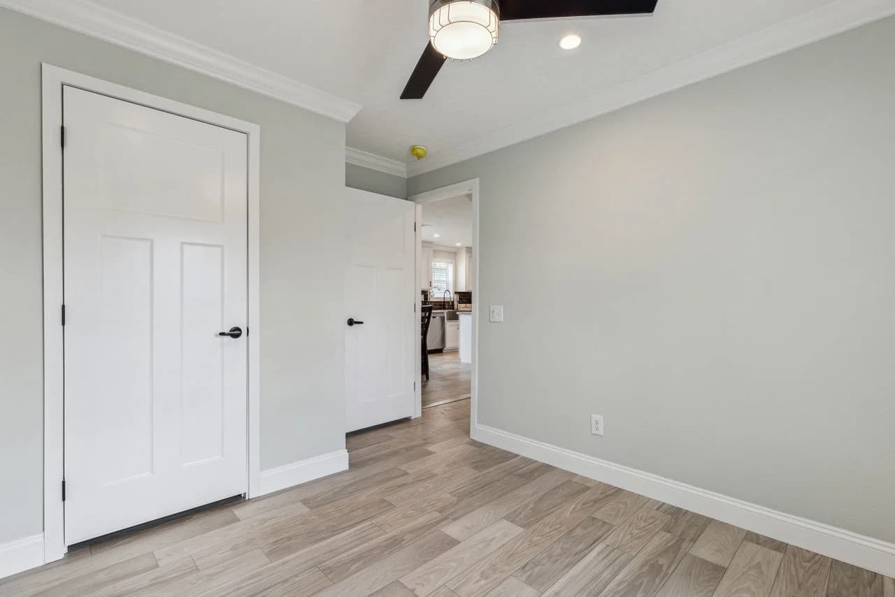 Waycross express 2852477 bedroom home features