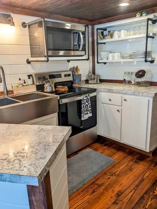 Polar pines | 4b 109 kitchen home features