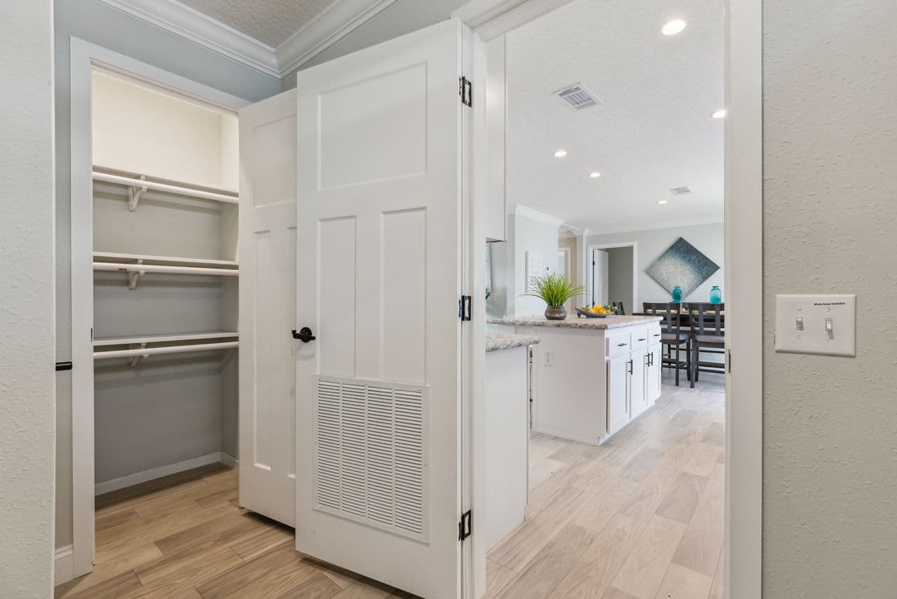 Waycross express 2852477 interior home features